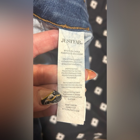 JustFab distressed Denim jeans- size 34 - Picture 7 of 8